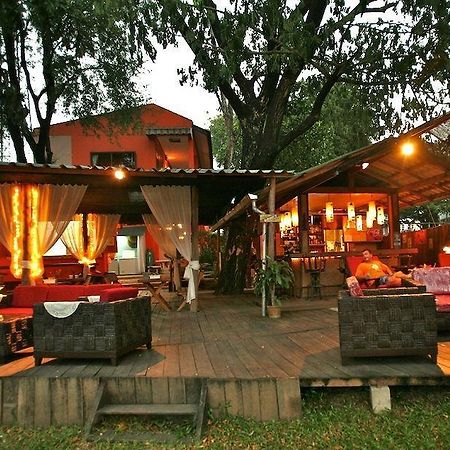 Hollanda Montri Guesthouse Chiang Mai Exterior foto