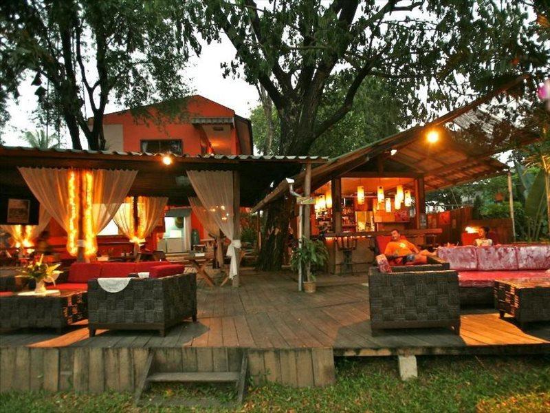 Hollanda Montri Guesthouse Chiang Mai Exterior foto