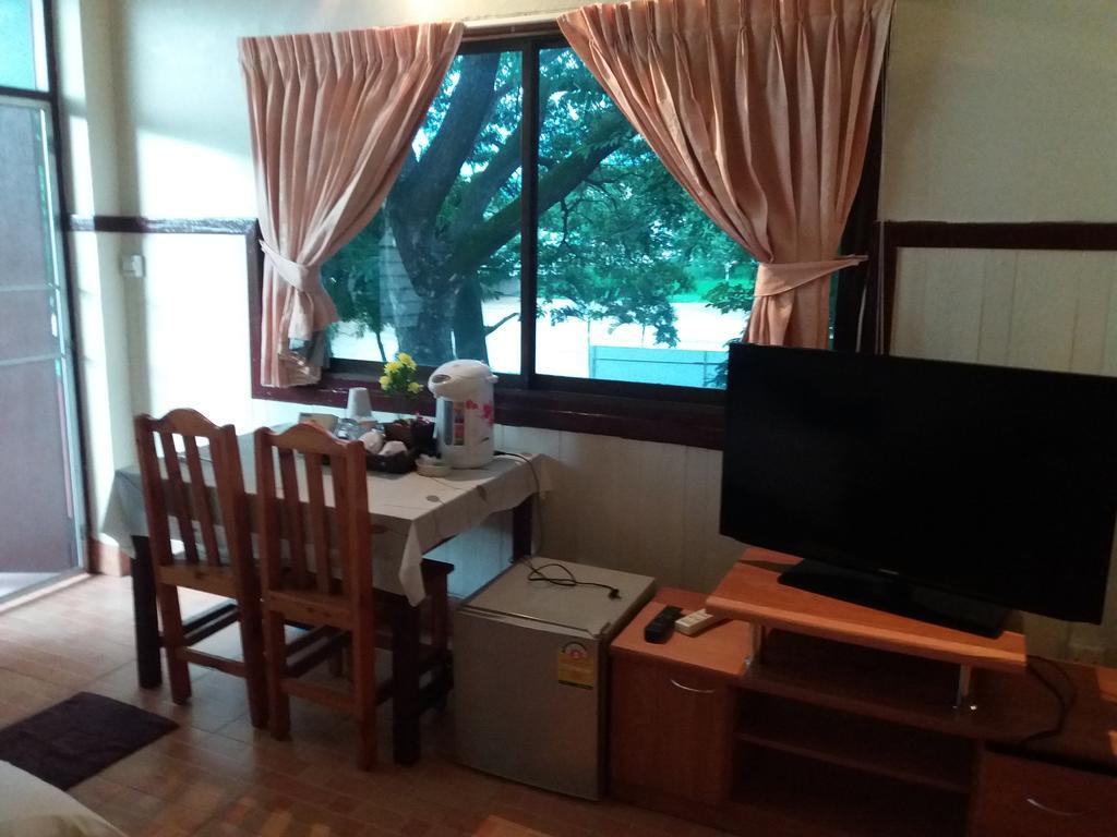 Hollanda Montri Guesthouse Chiang Mai Exterior foto