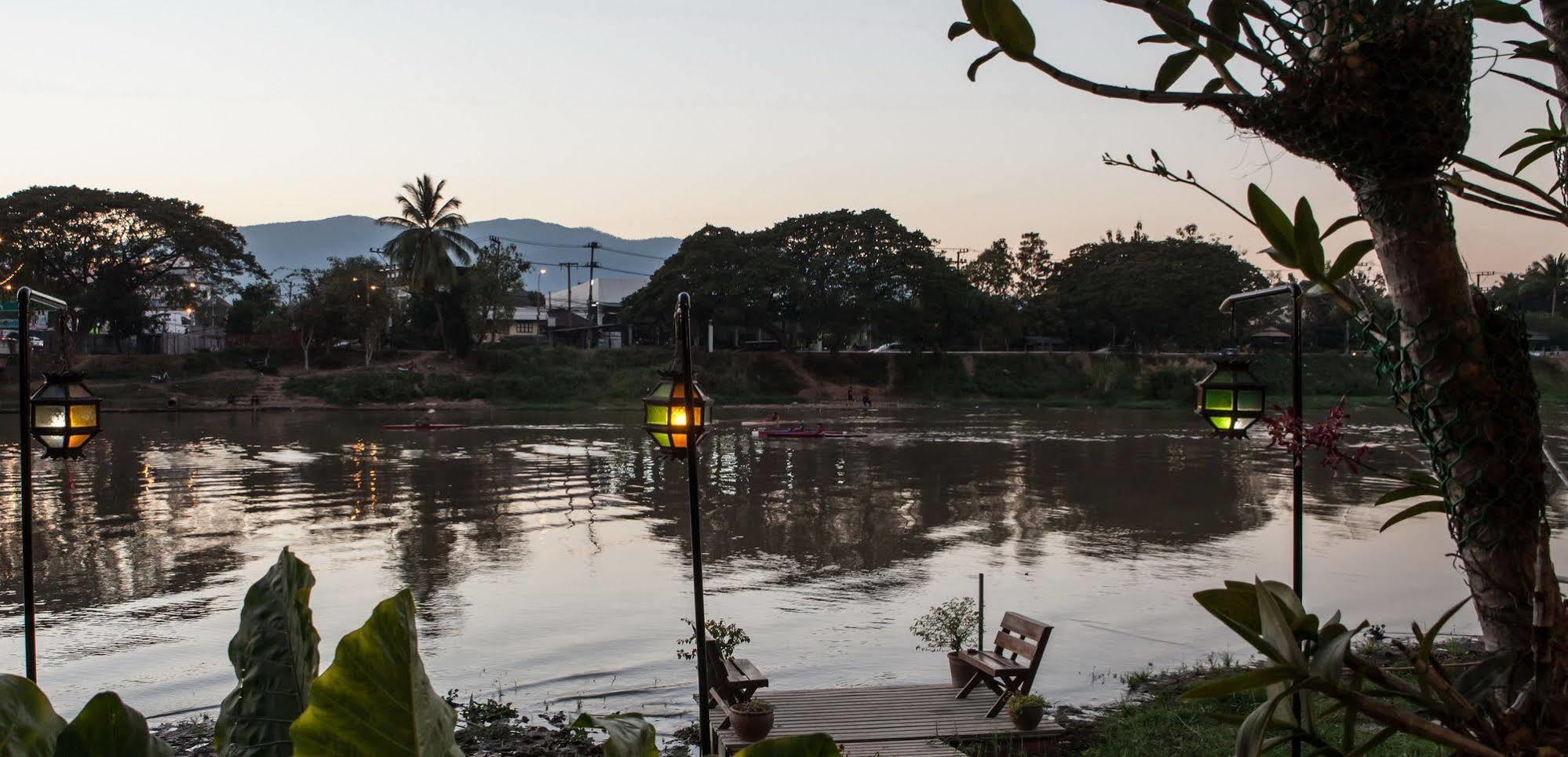 Hollanda Montri Guesthouse Chiang Mai Exterior foto